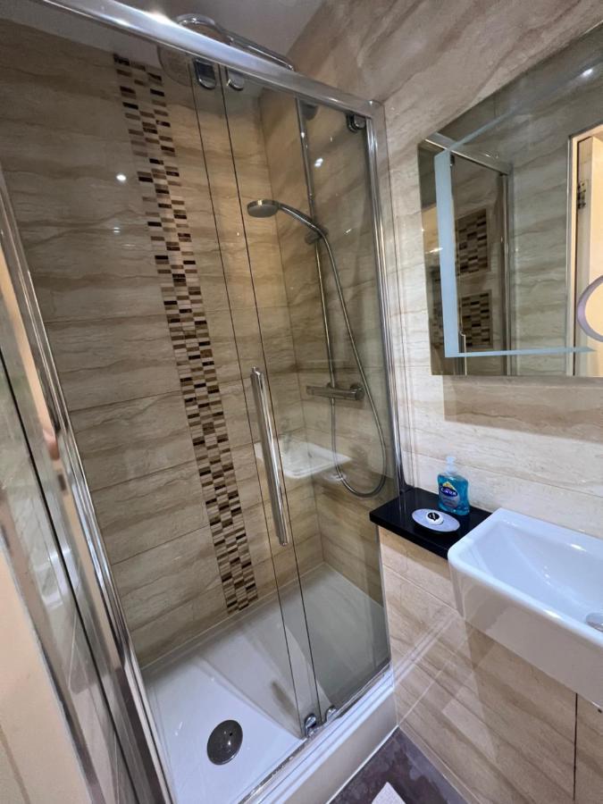 Luxury Double Room W/ Private Bathroom เอดินบะระ ภายนอก รูปภาพ
