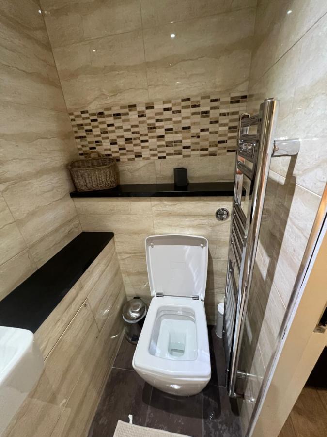 Luxury Double Room W/ Private Bathroom เอดินบะระ ภายนอก รูปภาพ